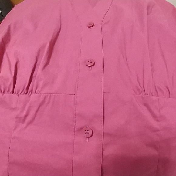 Pink fitted button down w/cap sleeves. (10) - Picture 6 of 8